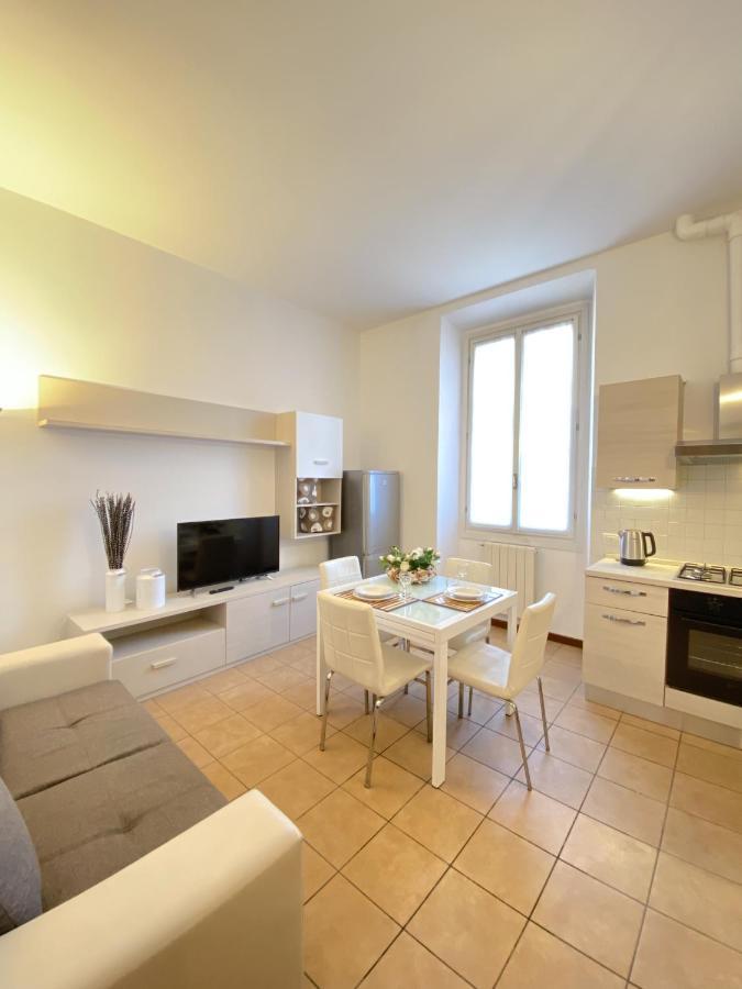 La Ringhiera Fiorita - 101 - 1 Min Centro Storico Appartement Monza Buitenkant foto